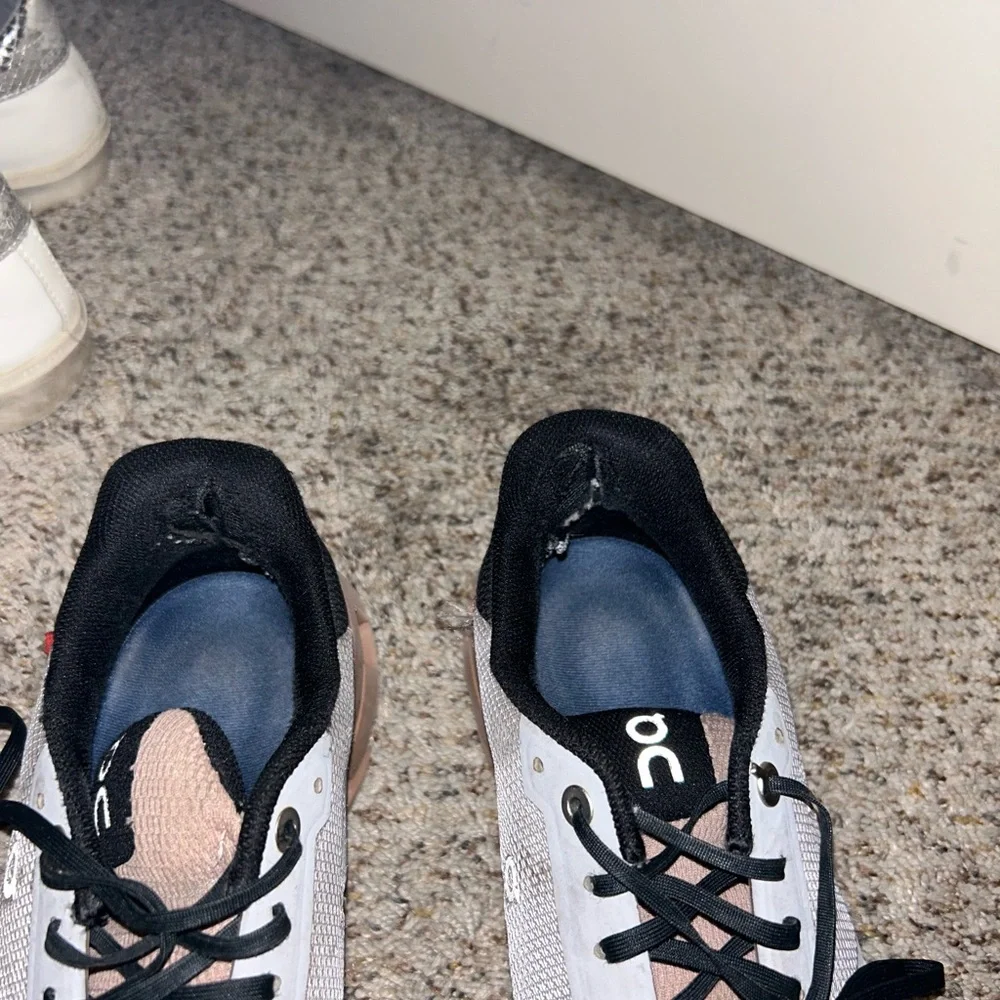 On clouds - Picture 3 of 4